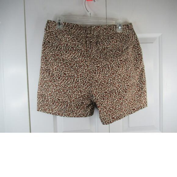 Lee Regular Fit Mid Rise Lepoard print Shorts - Picture 2 of 4